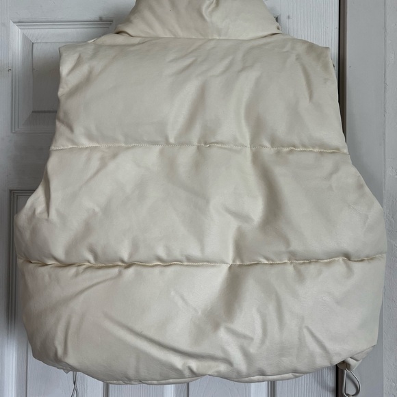 Hollister Puffer Vest - Picture 2 of 4